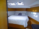 Jeanneau-Sun-Odyssey-509-fwd-cabin.JPG